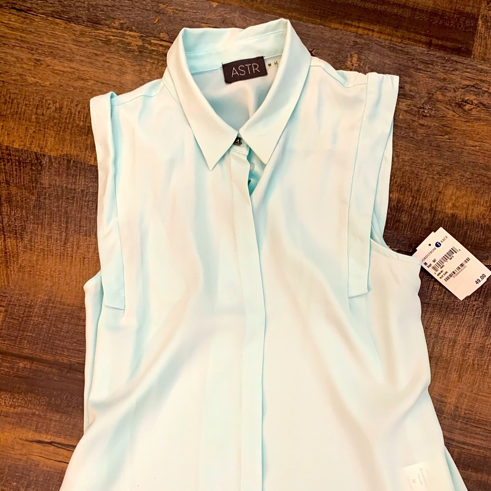 Astr the label sleeveless ladies blouse medium